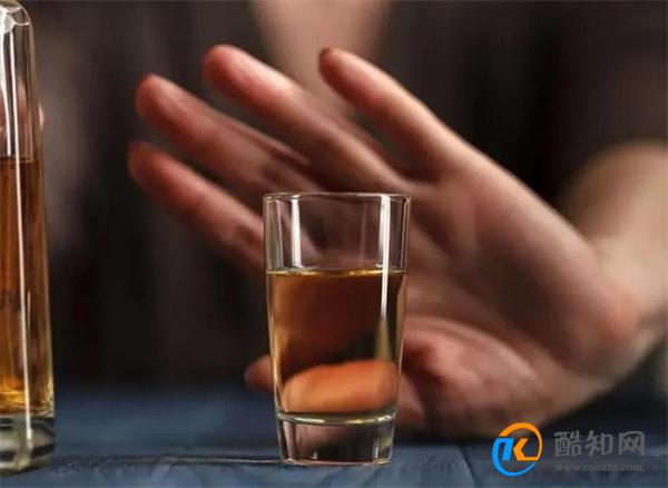宿醉后再来一杯可以醒酒 假的过度饮酒危害有哪些