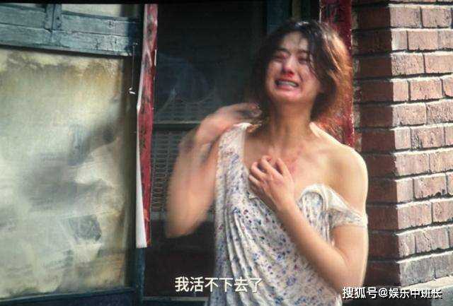 《第二十条》第一次被村霸凌辱,郝秀萍为什么不报警?她被无知给害了