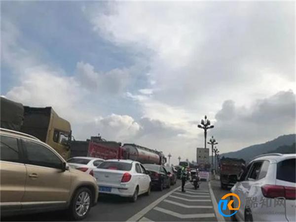 网友称因高速太堵跟领导请假被拒 职场规则须遵守