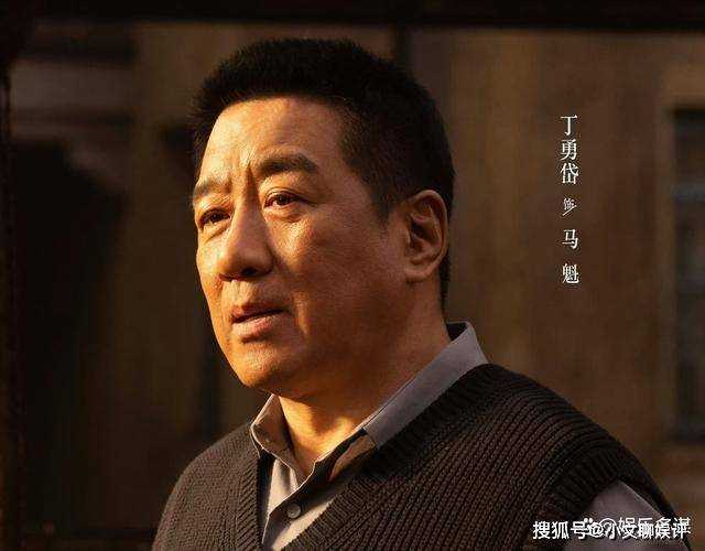 《南来北往》马燕卖纽扣成万元户 联手小温州开公厂逆袭哈城首富