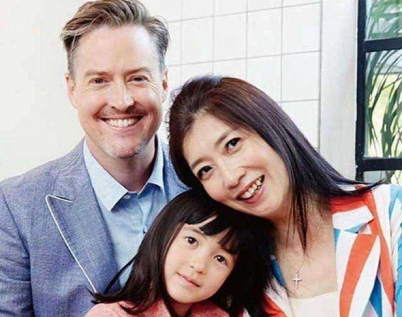 台媒曝夏克立家暴黄嘉千细节 拿枕头捂前妻脸致使无法呼吸,太可怕了