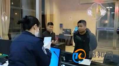 航班延误 男子竟然花两千打车回上海上班