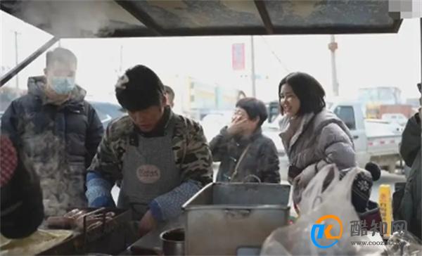 坐拥300万粉丝后还在烙灌饼 如何面对撞脸明星爆火