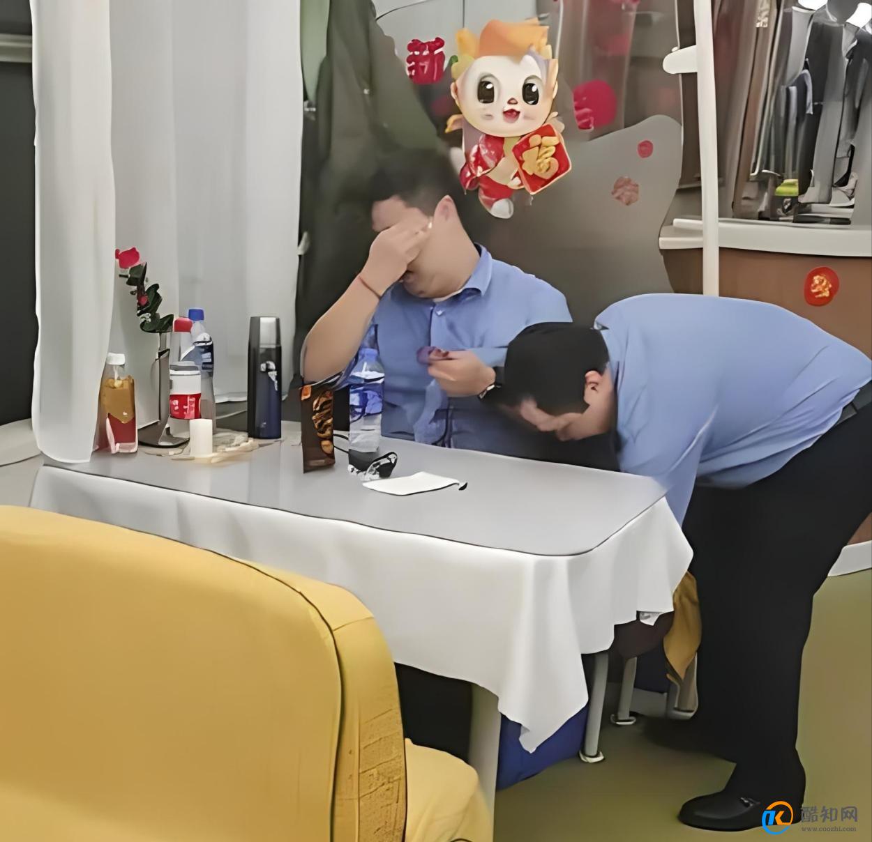 央媒评乘务员餐车吃饭被怒怼 凸显理解和尊重重要性