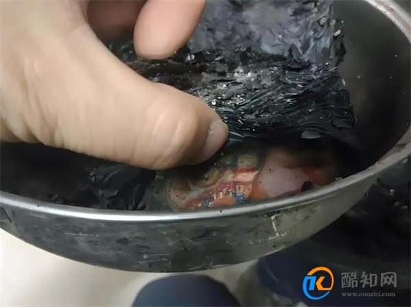 男子家中起火11余万现金被烧残 残损币兑换标准