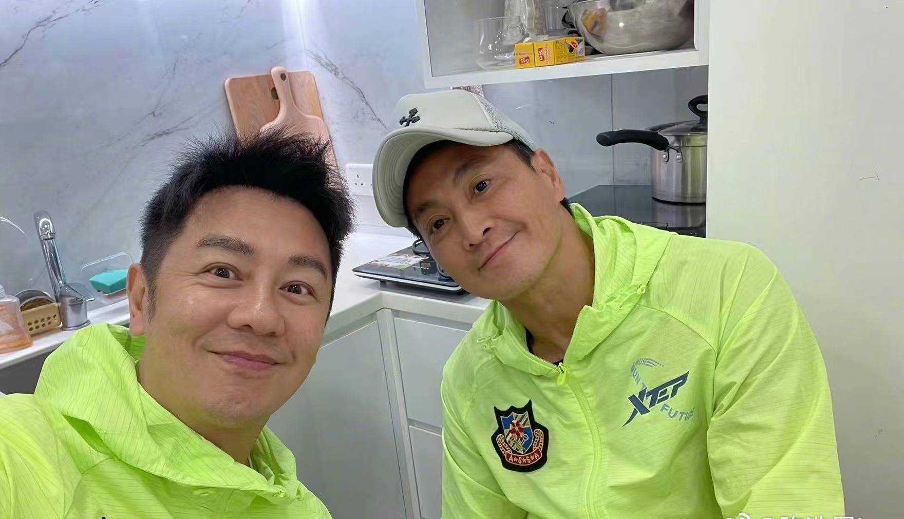 陈浩民举家回香港定居 家庭团聚与演艺事业的新篇章