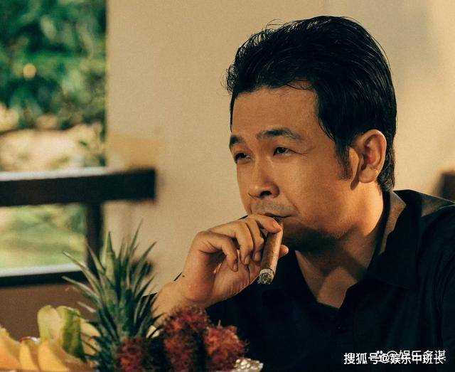《猎冰》黄宗伟被抓入狱 糟糠之妻叶阿兰当场离婚爆出逆天隐秘,震惊众人