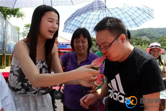 相亲当晚女生列出每月9900元开支 揭露相亲需要关注的问题