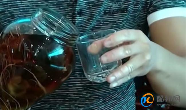 男子吞蛇胆喝蛇药15年后发病 脊髓内寄生虫感染
