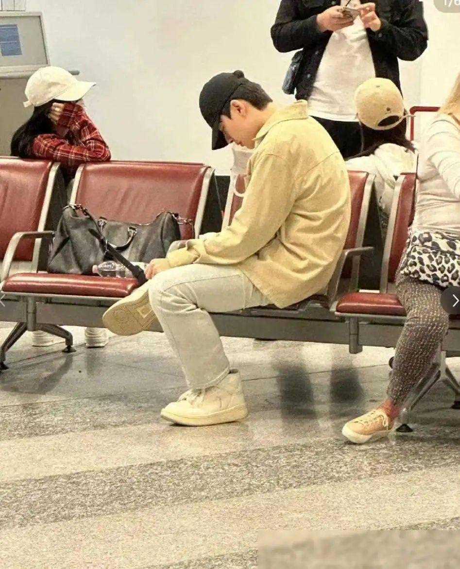 孙怡新恋情曝光 跟恋综男嘉宾手挽手出行引猜想