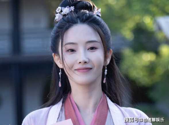 《与凤行》情感迷局:身份显赫的睿王真爱难觅 王妃与小荷谁主沉浮?