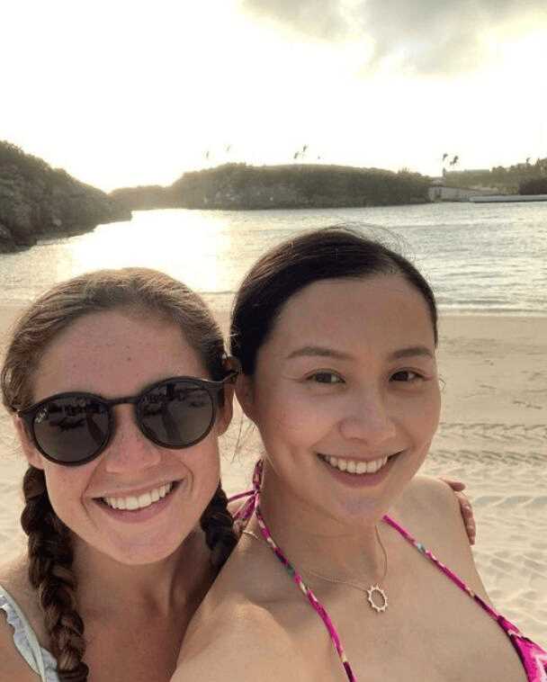 幸福加倍!陈法拉官宣二胎得子 晒一家四口牵手照好温馨