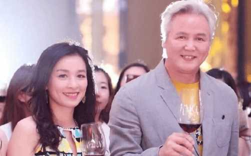 张庭夫妇96套房产查封后又被解封 卷土重来启动大型线下活动引热议
