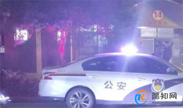 学院回应情侣厕所产子丢垃圾桶 弃婴违反法律
