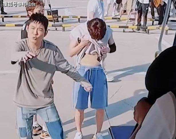 鹿晗腹肌没了 撩衣杀让无数粉丝既惊讶又好笑