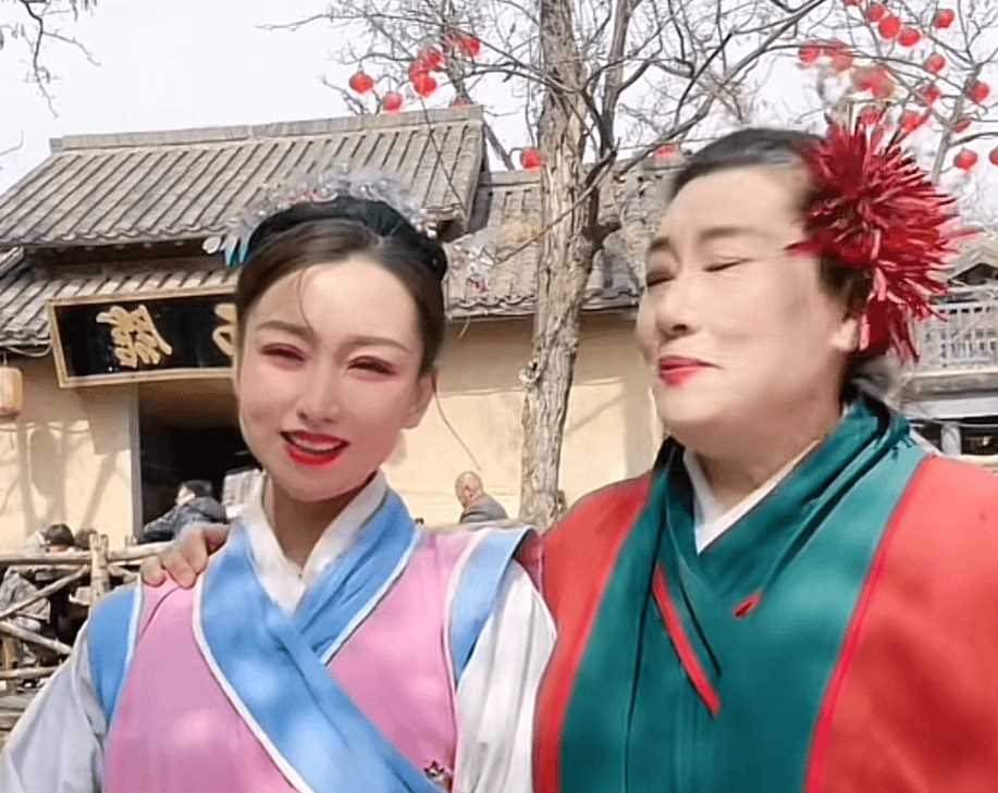  “开封王婆”详细身份被扒！知名相声大师儿媳 郭德纲都得叫师婶