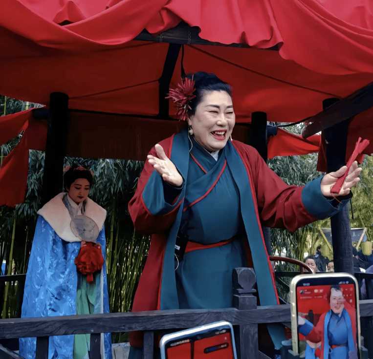  “开封王婆”详细身份被扒！知名相声大师儿媳 郭德纲都得叫师婶
