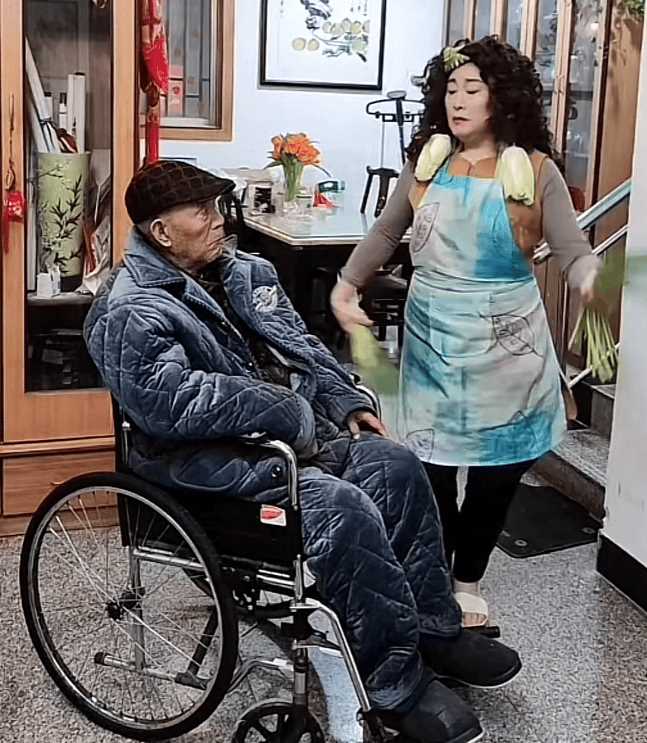  “开封王婆”详细身份被扒！知名相声大师儿媳 郭德纲都得叫师婶