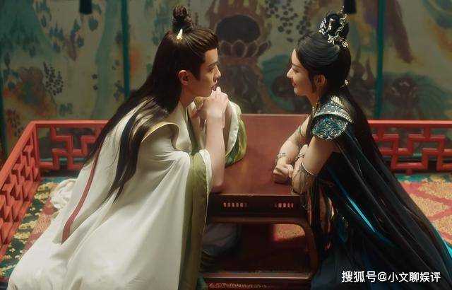 《与凤行》敢色诱沈璃?拂容君诱人的香肩 终究是“脏”了行止的眼