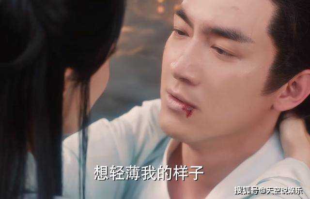 《与凤行》被沈璃轻薄时,行云垂在两侧的双手 扯破了神君的遮羞布