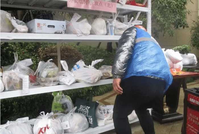 女骑手半个月偷吃40多份外卖 还专门偷吃自己喜欢的!