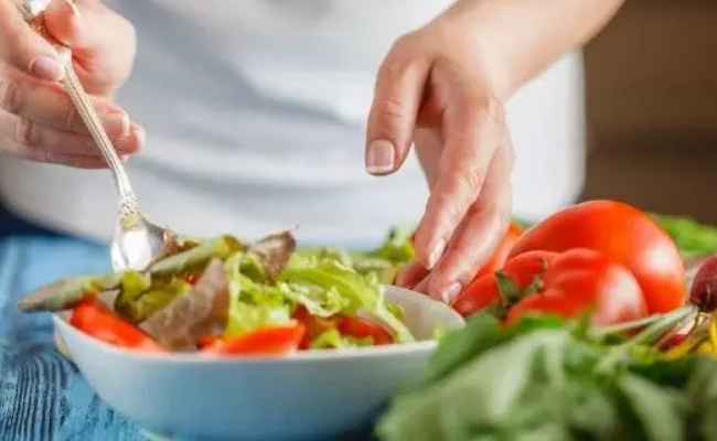 哪些食物备孕女性要少吃,可以多吃什么