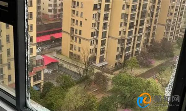 江西狂风尖啸窗户被吹炸 窗户被吹烂谁该负责