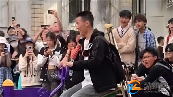 成都迪士尼附近居民称被吵到崩溃 凸显社交媒体的影响