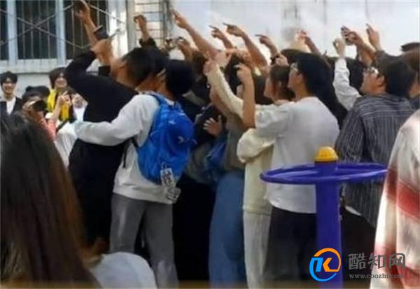 成都迪士尼附近居民称被吵到崩溃 凸显社交媒体的影响