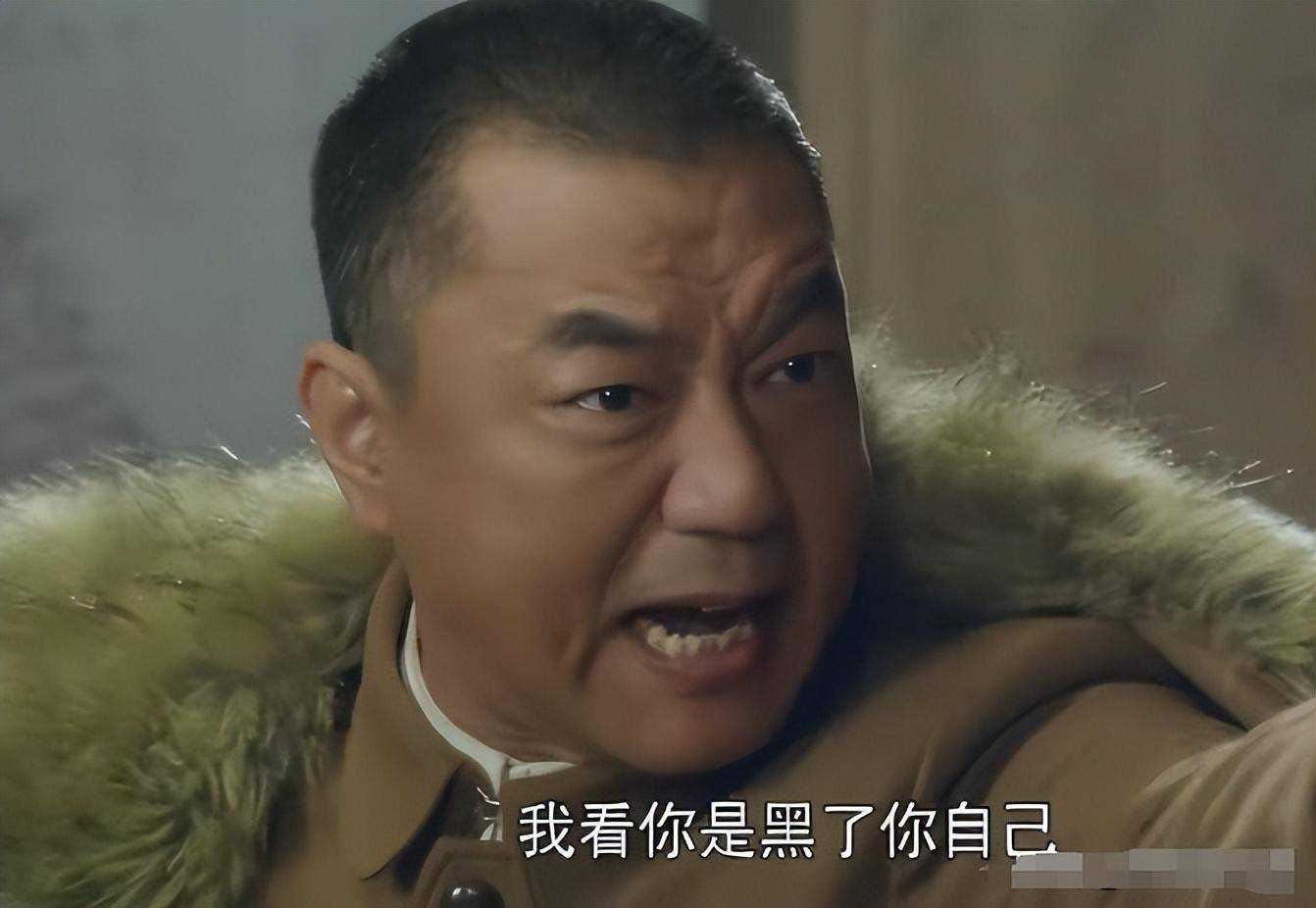 陈建斌被骂上热搜!坐着和丁勇岱握手被指没礼貌 看似普通的打招呼却体现了个人的修养