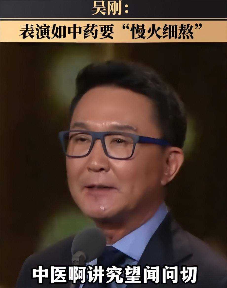 陈建斌被骂上热搜!坐着和丁勇岱握手被指没礼貌 看似普通的打招呼却体现了个人的修养