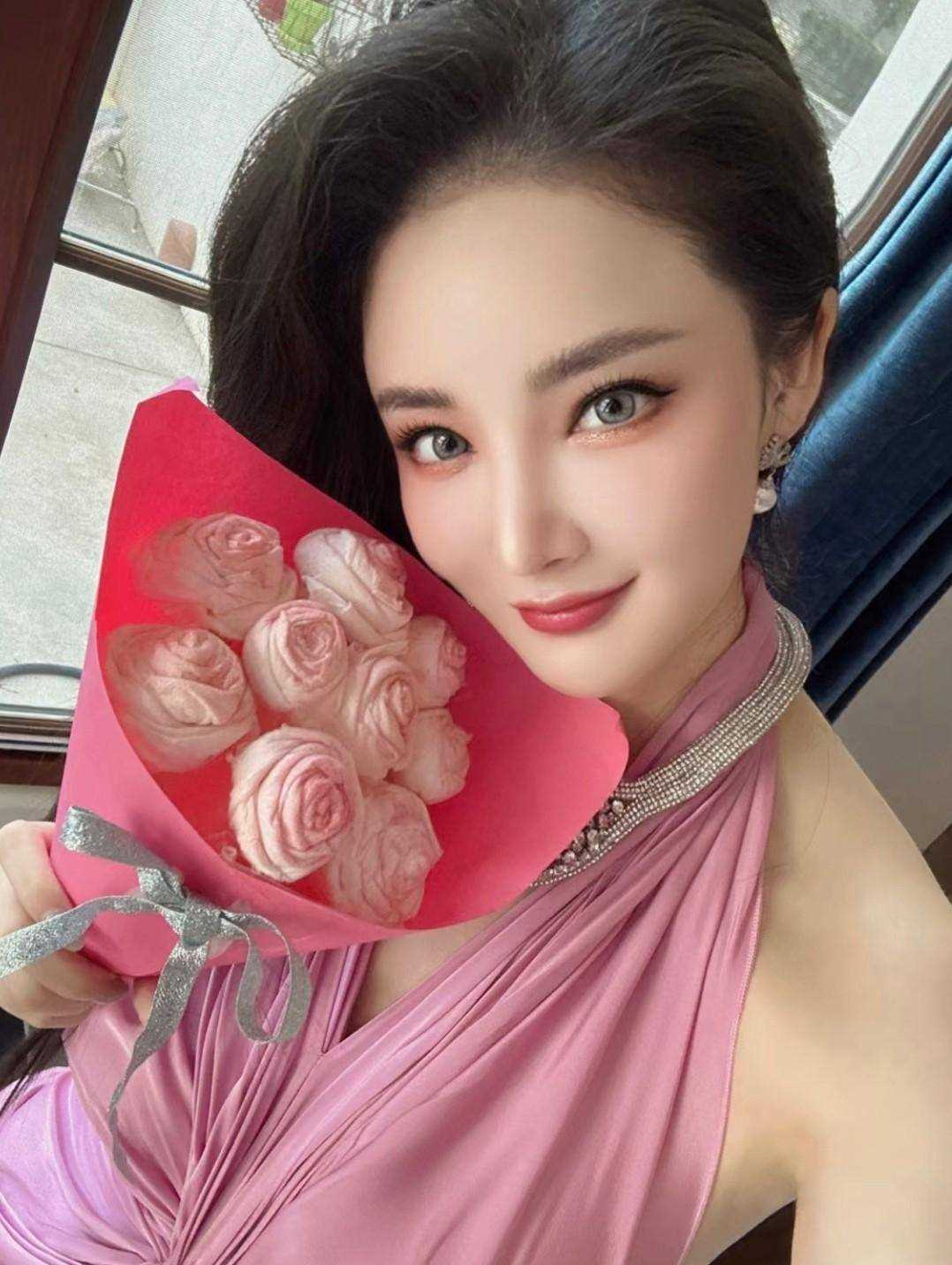 演员刘雨欣吐槽在美国不敢生病 急诊室只为命在旦夕的病人开快速通道