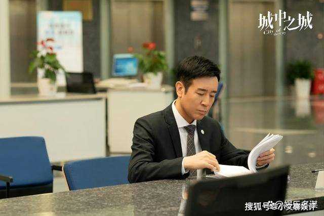 《城中之城》周琳成功拿下赵辉 两人激情拥吻这幕甜齁了