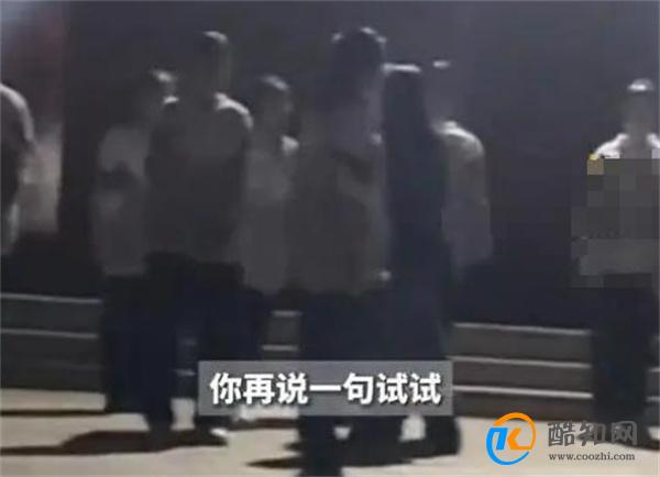 女老师用手端学生下巴挑衅 如何正确教育学生