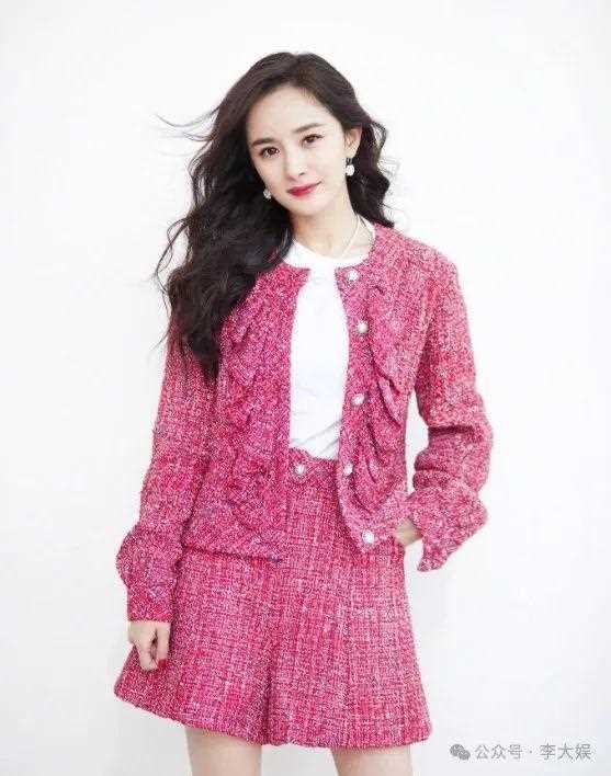 杨幂美甲事件引争!把美甲残缺定义为“穷” 引发公众的不满和反感