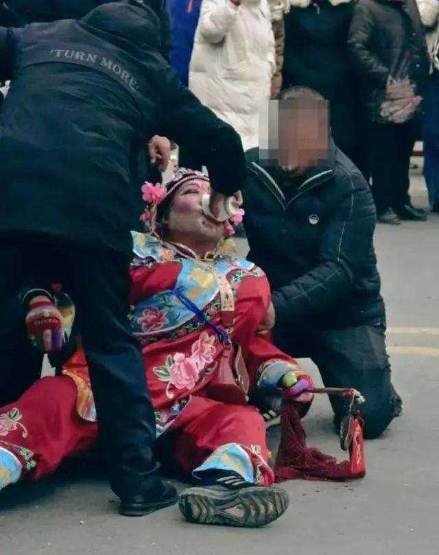 “搏命式”直播该停了!多名“酒”网红去世 全都不满40岁