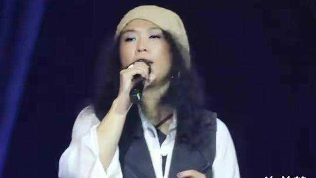 玩砸了!许美静演唱会全程划水 全场喊退票