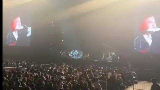 玩砸了!许美静演唱会全程划水 全场喊退票