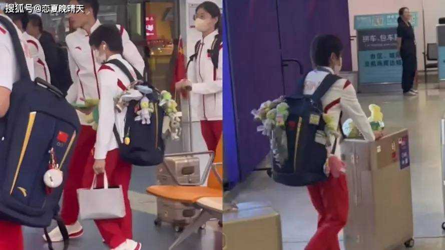 全红婵的书包上挂了个“动物园” 跳水天才对玩偶情有独钟