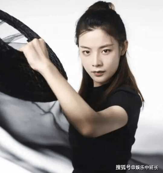 越剧演员陈丽君上综艺“跳女团”爆火 喜提老公姐称号