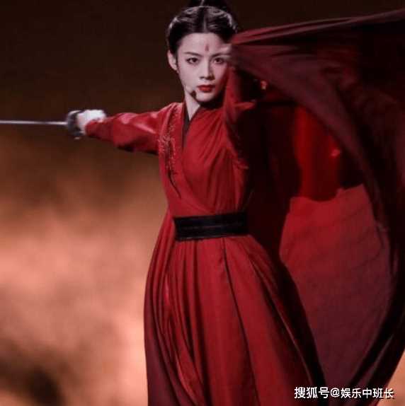 东方美学血脉觉醒！《浪姐5》陈丽君一身红衣舞剑惊艳全场
