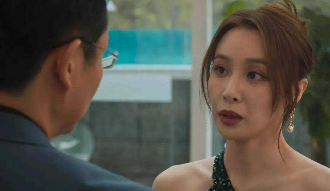 《城中之城》：苏见仁放弃婚礼也不懂 他和周琳都被赵辉给狠狠算计了