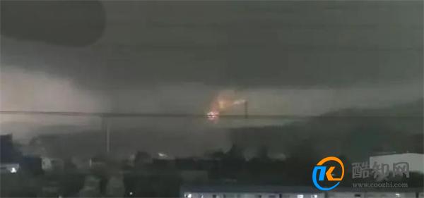 广州天空数次闪现巨大火光 雷暴极端天气避险方法