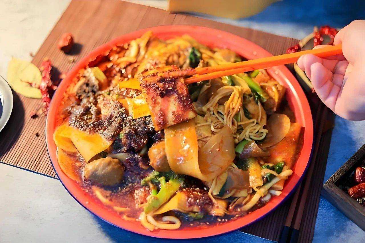 黄轩在天水做麻辣烫