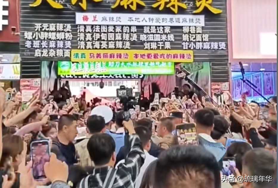 黄轩变身天水“轩”传委员!在天水做麻辣烫 安保护送画风如同“押送”