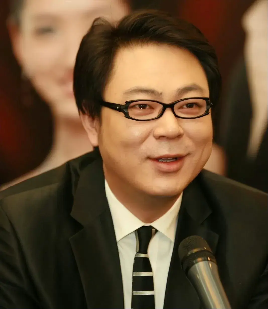 高亚麟与时玮多家关联公司已注销 “国民好爸爸”高亚麟出轨家暴惊动全网!