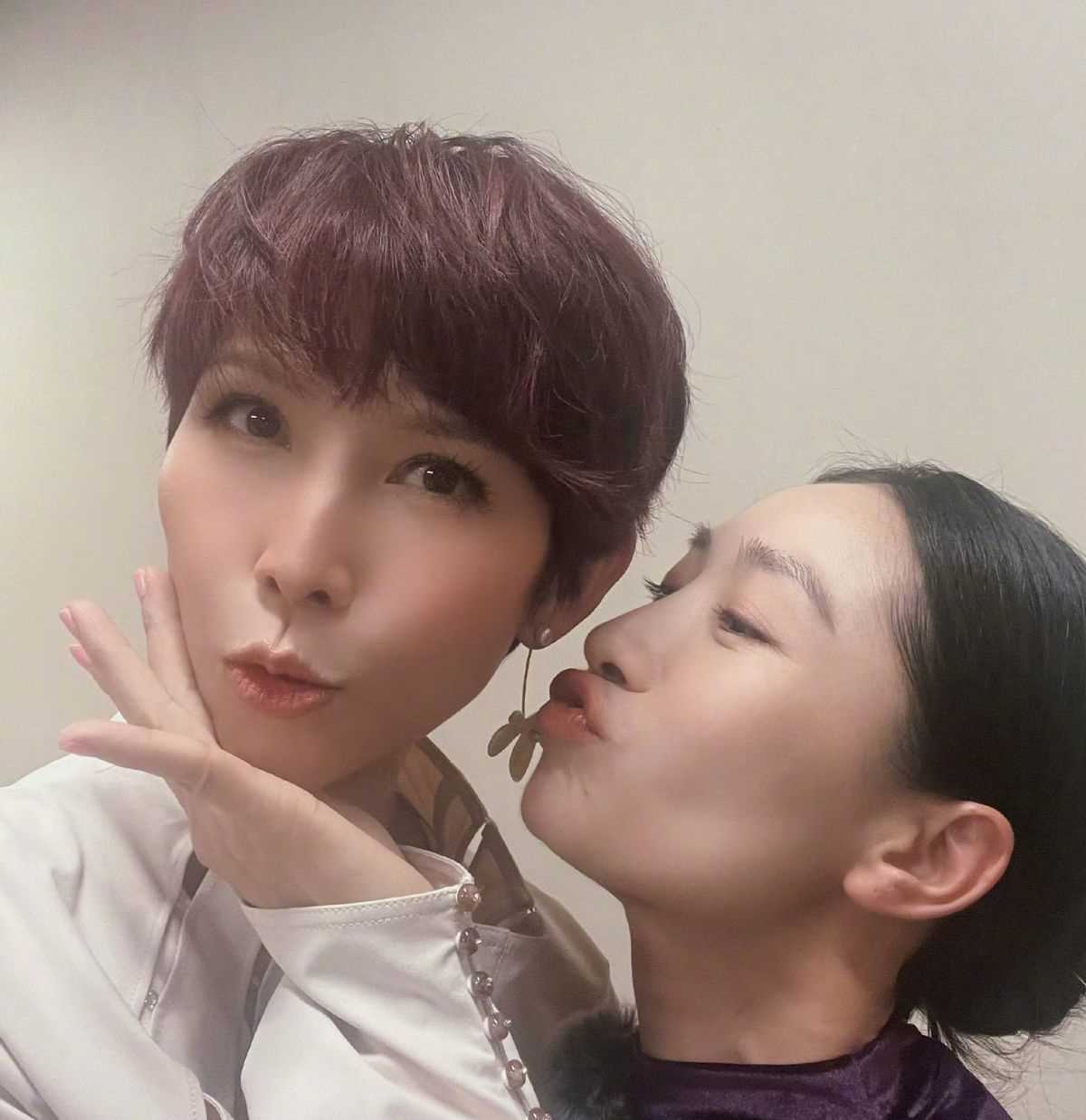 甄粉狂喜!蓝盈莹晒《甄嬛传》大合影 蔡少芬陶昕然张晓龙同框