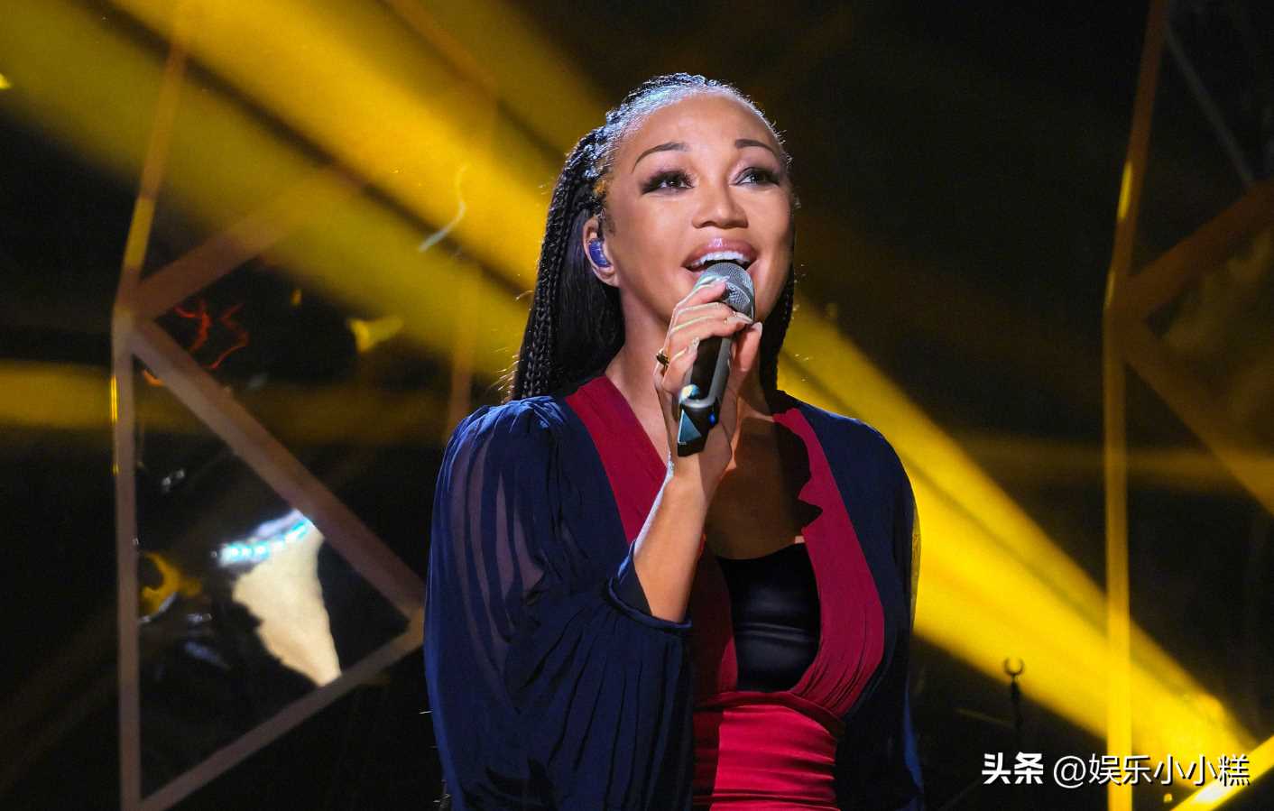 网友在长沙街头偶遇Moore 评论区热建“给她多上点鲜香麻辣的菜”