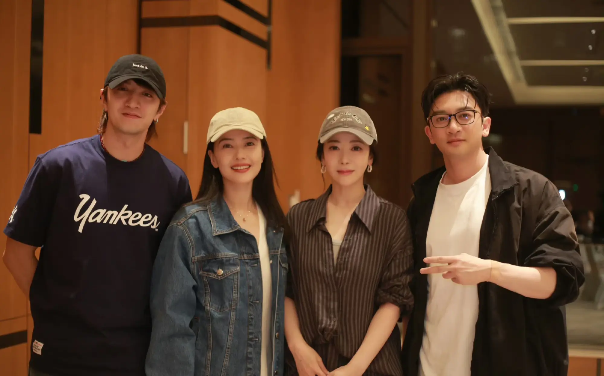 一开口张无忌回来了！《倚天屠龙记》剧组重聚苏有朋演唱会