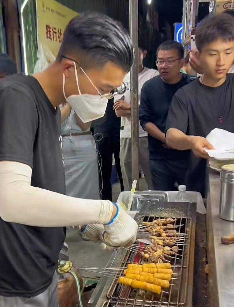菏泽南站变“新顶流” 泼天流量为何砸中郭有才?